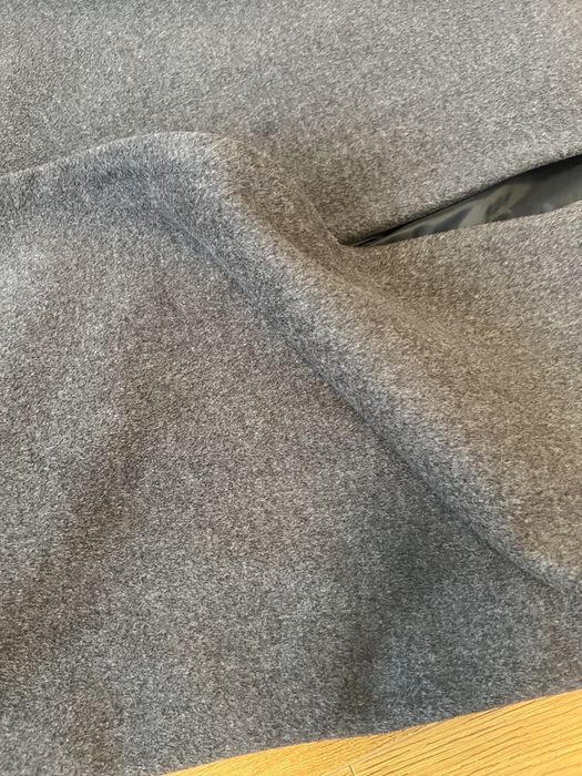 Пальто серое смотрится классно