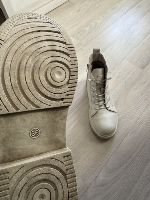 Продам зимние ботинки женские