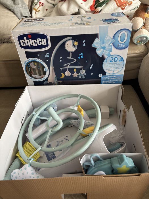 Нова Музикална въртележка за легло next to me Chicco