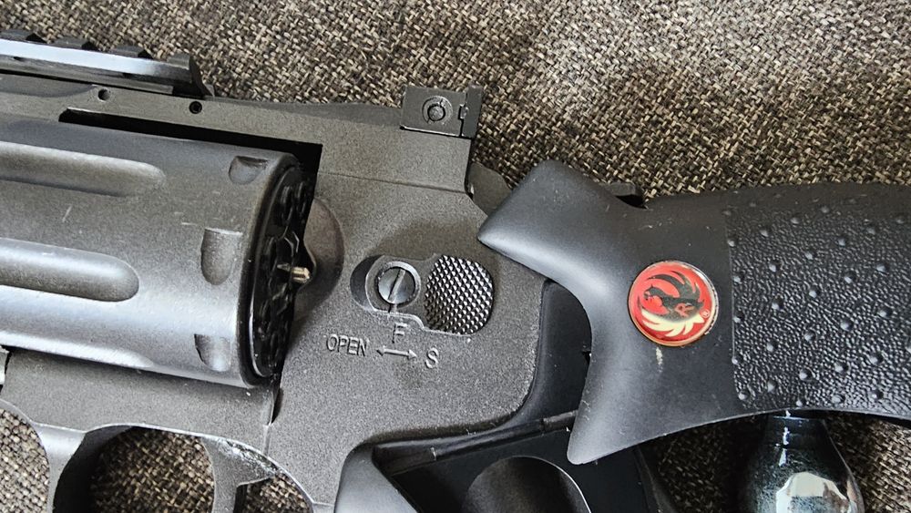 Revolver Ruger SuperHawk 8i CO2