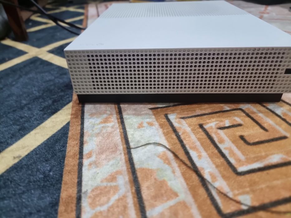 Продам Xbox one s