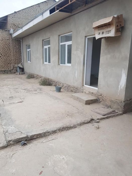 Farxod savxozdan hovli sotiladi 2-3 xonali uyga almashamiz