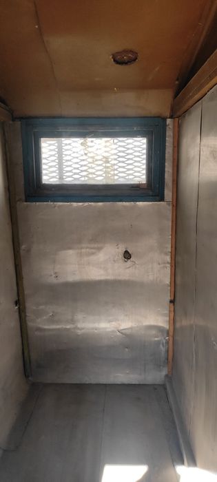 Яшаш ва тижорат учун вагон сотилади