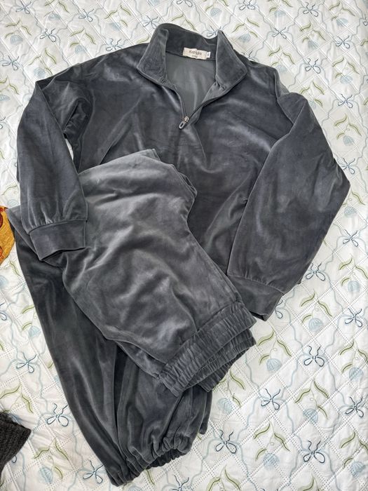 Продам спортивную велюровую двойку