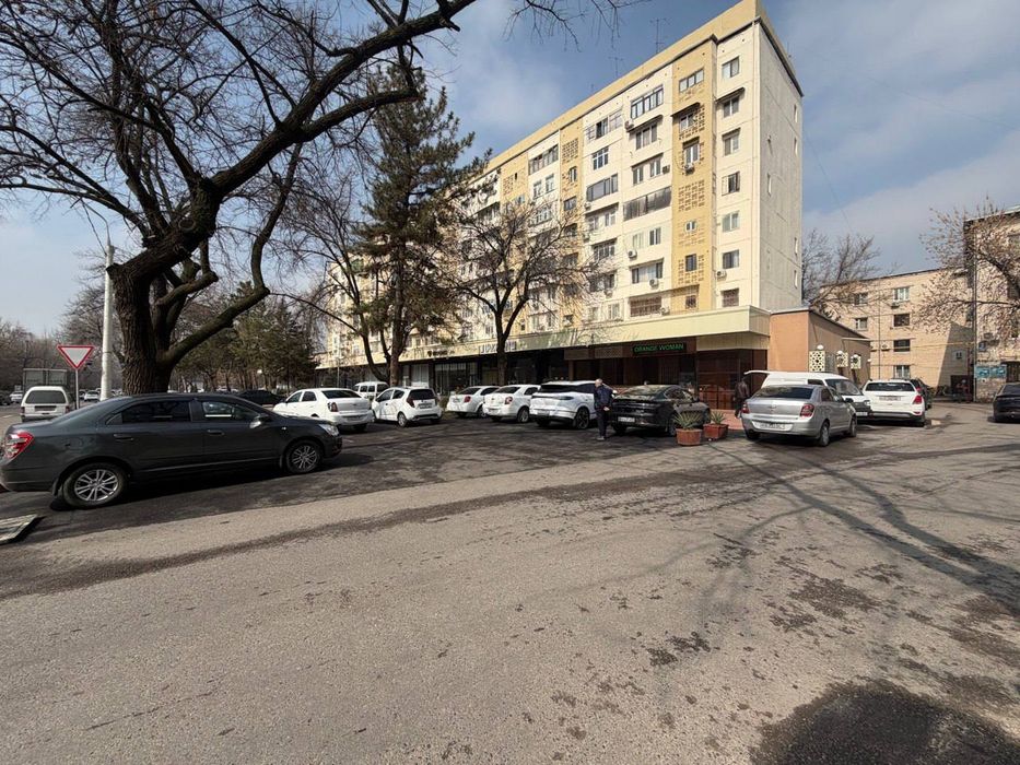 Продается нежилое помещение 695м2 на ул. А. Кадырий