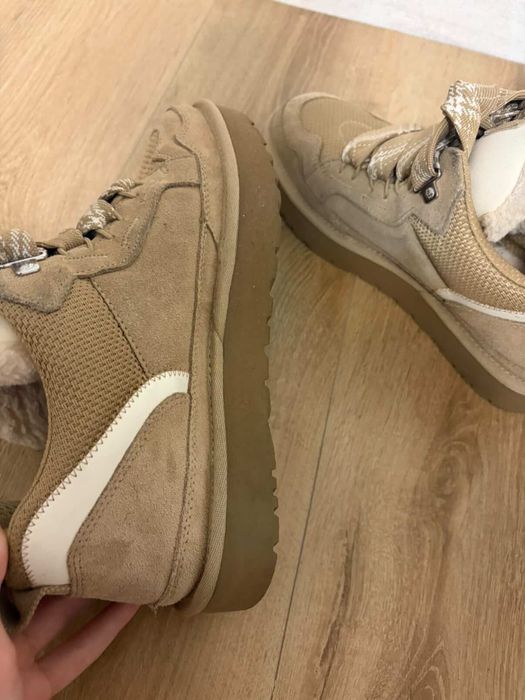 Обувки Ugg бежеви