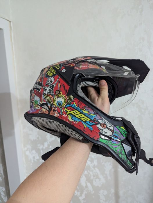 Мотошлем с гарнитурой