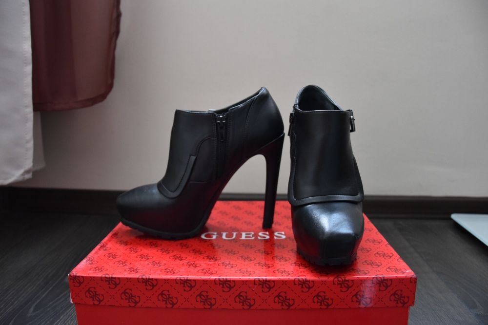 Боти Guess нови
