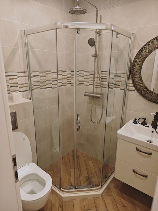 Петоъгълна душ кабина от закалено стъкло