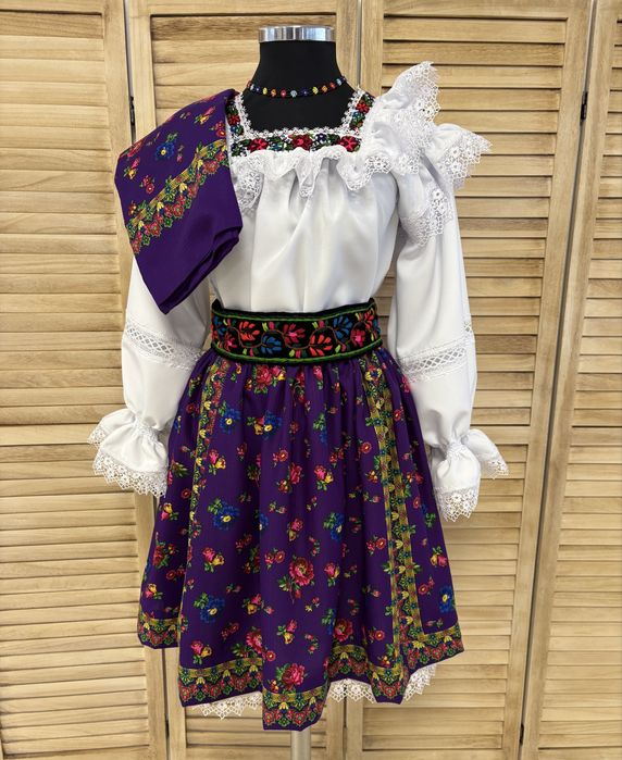 Costum popular pentru femei de Maramures complet