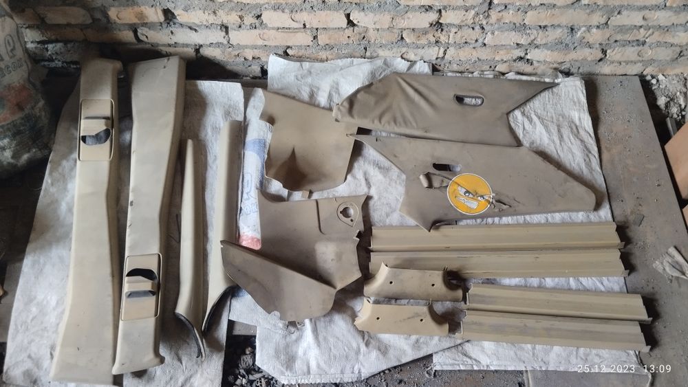 Элементы салона Мерседес 190 продам