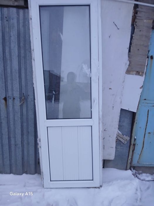 Продам  дверь пластиковый