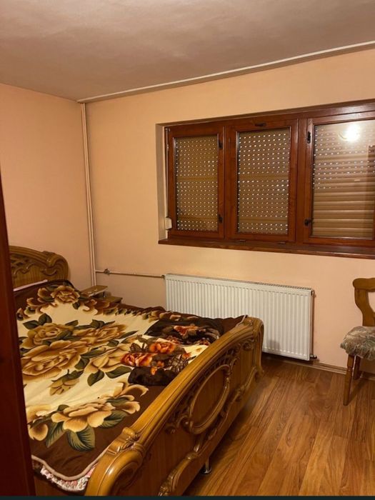 Apartament cu 3 camere de închiriat