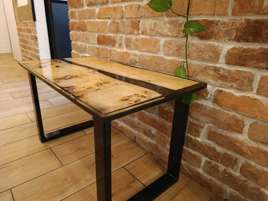 Măsuță de cafea/living din răsină epoxidică și lemn masiv