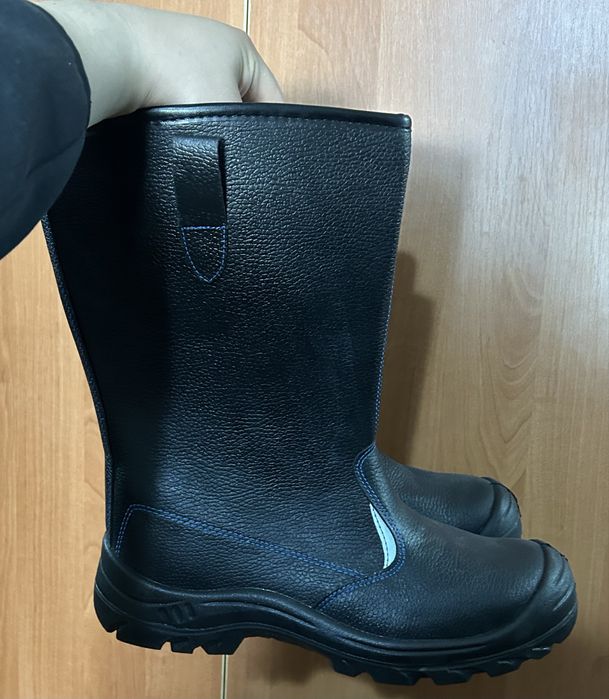 Продам.  Спец.обувь. ( керзовые сапоги)44 размер.