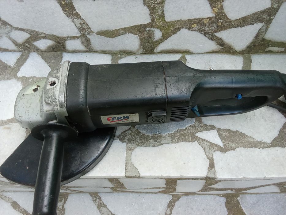Продавам Ъглошлайф FERM