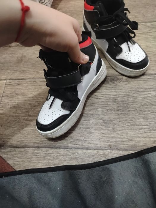 Продам обувь детскую