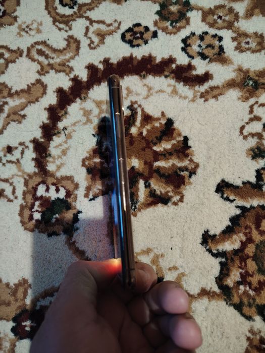 Айфон XS 64гб Акб 77 процентов.