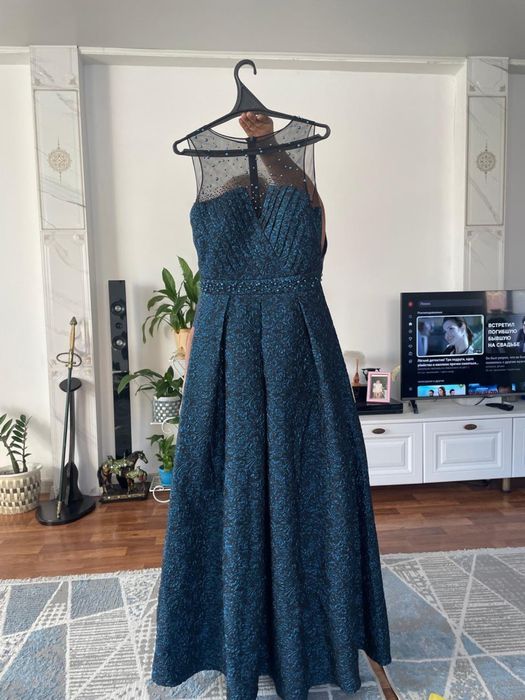 Продам платье 48 размера