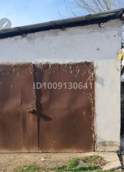 Гараж с участком