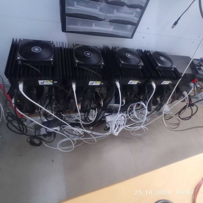 Комплект майнери (крипто миньори) IceRiver KS0 за kaspa