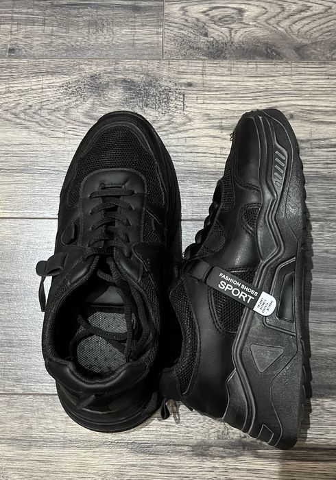 Маратонки черни