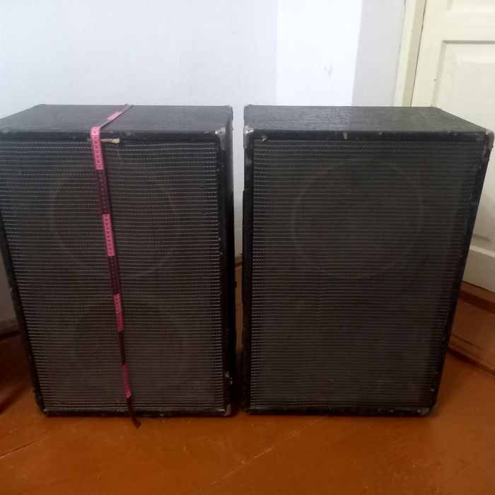 Продаётся усилитель и две колонки