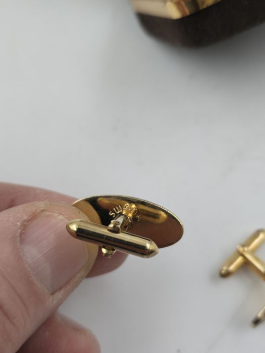 Butoni pentru cămașă