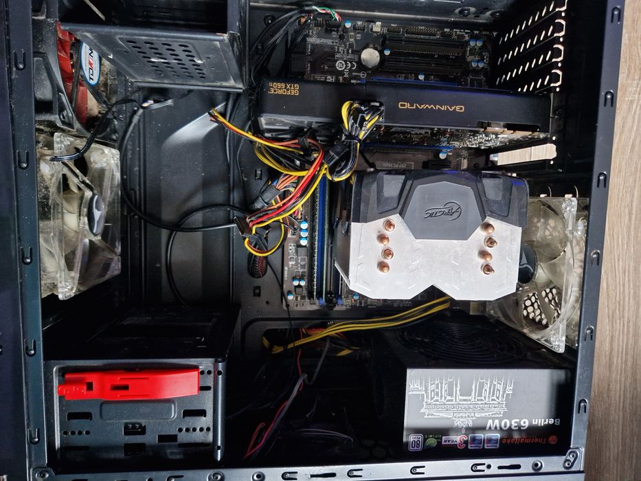 Vand Unitate PC Gaming cu i7 4770 și GTX 660TI,,10GB ram sursa 630 w