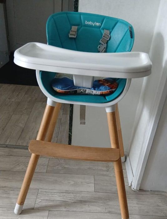 Продам детский стульчик удобен для маленькой кухни  компактный легкий