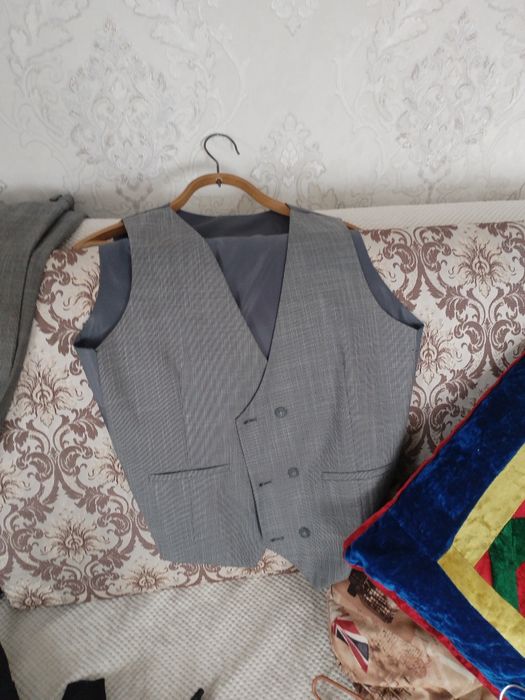 Продам костюм тройка