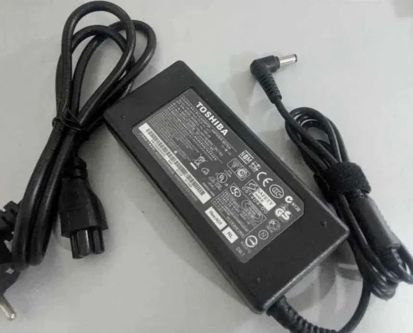 Зарядка, зарядник, блок питания на ноутбук Toshiba и шнур питания