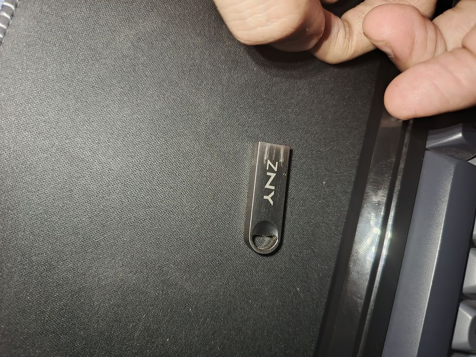Zny usb 32 GB...