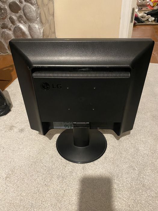 LG FLATRON L1734S. Monitor