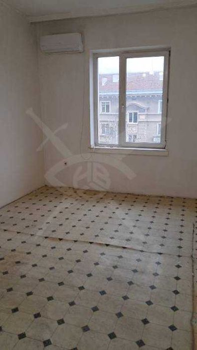 Продава се Тристаен апартамент в Пловдив, Център - 70 кв.м за 831 €/кв.м - Снимка #2