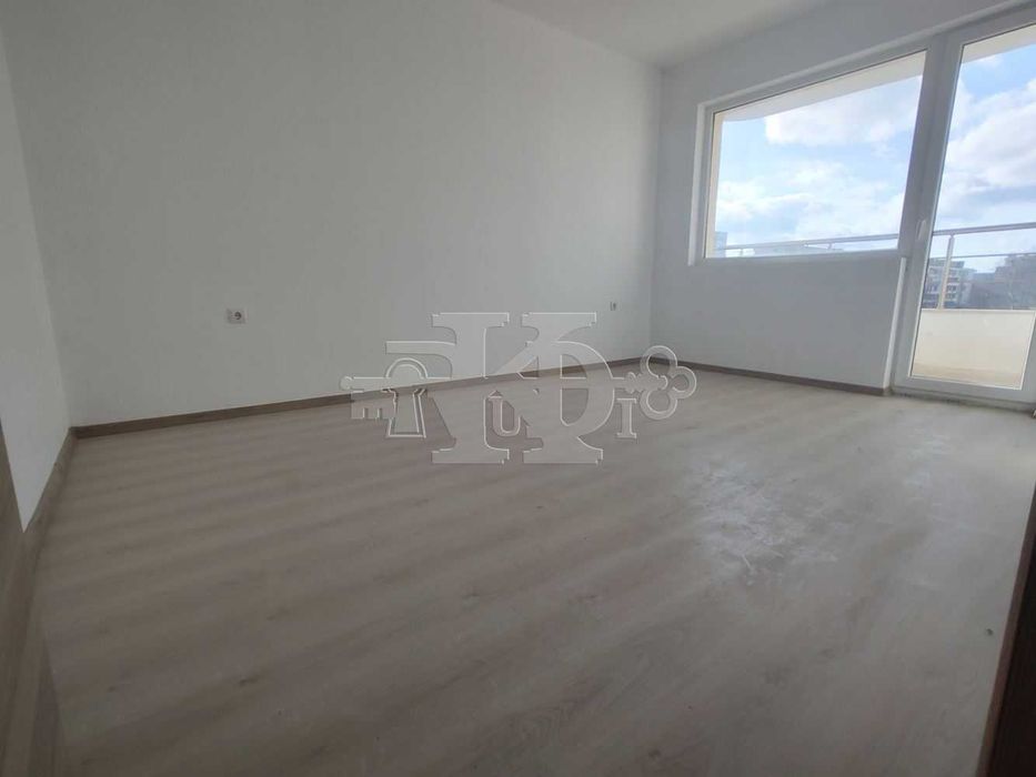 Продава се Четиристаен апартамент в Добрич, Център - 133 кв.м за 487 €/кв.м - Снимка #7