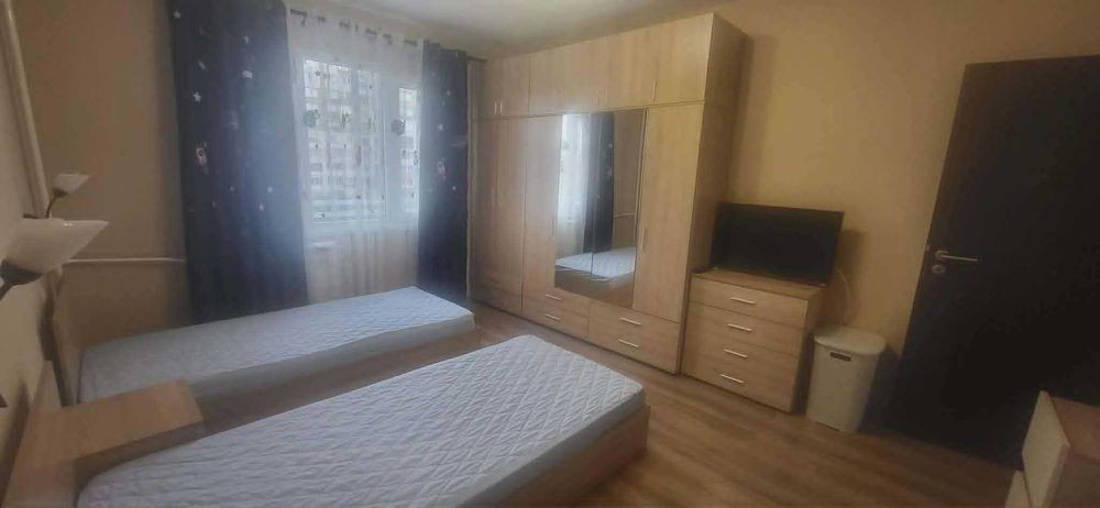 Тристаен имот в кв.Дружба 2