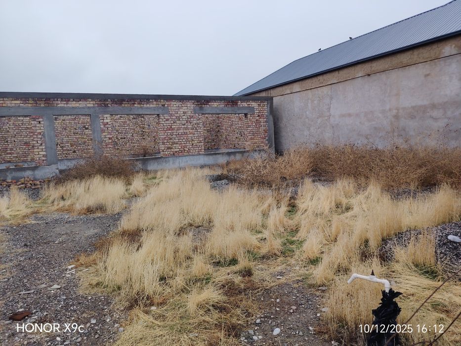 Bitmagan hovli Uchastka 4 sotix Guliston