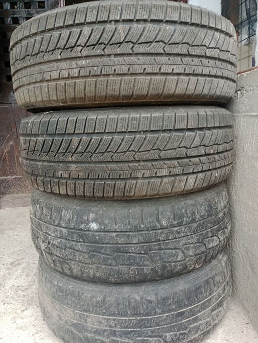 Vând cauciucuri cu jante land rover