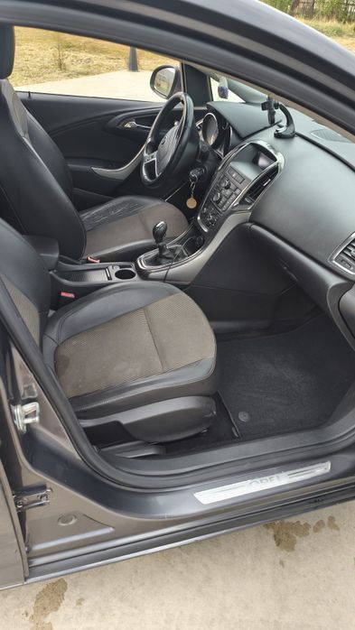 Se vinde Opel Astra j