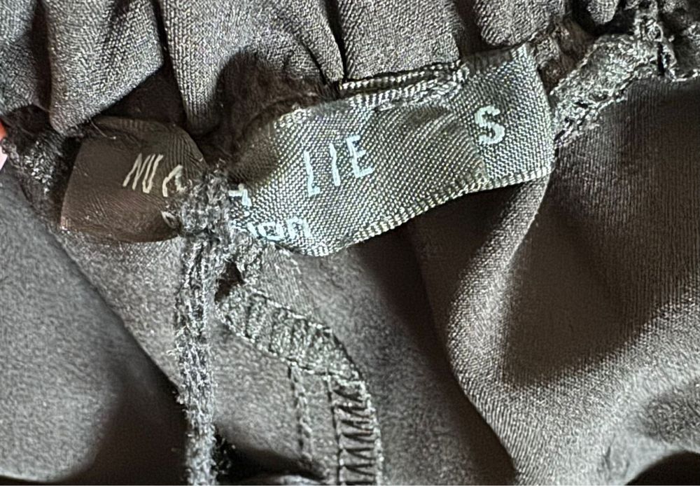 Pantaloni noi superbi