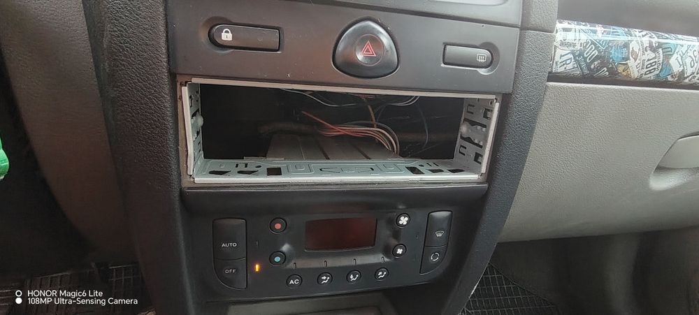 Vând Renault clio 1.2 benzina 16 valve an 2001