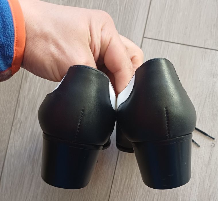 Продавам мъжки обувки за танци
Размер:39-40
Нови,без кутиямарката е GA