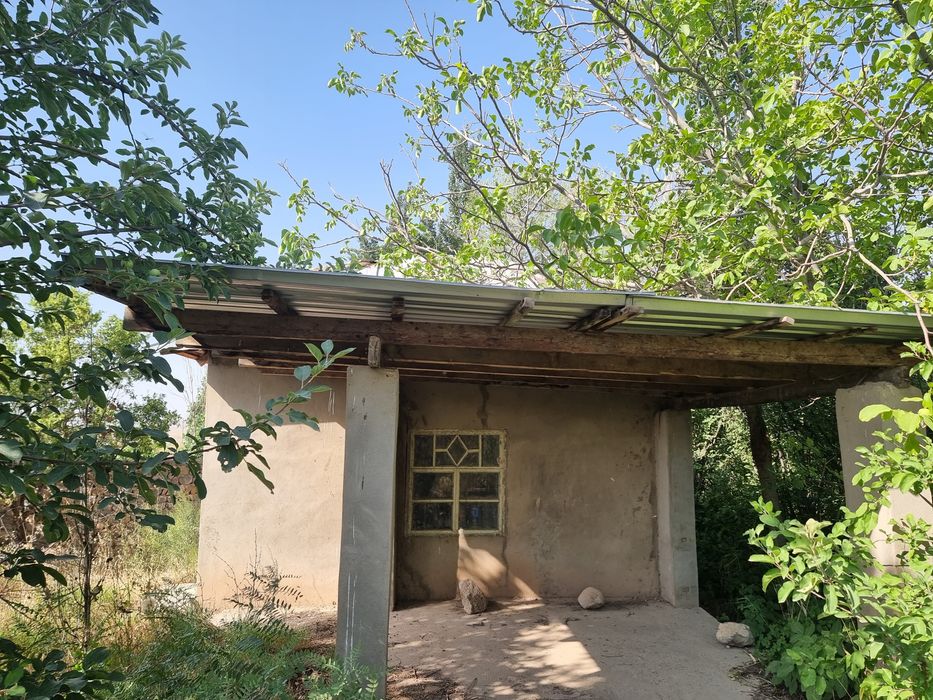 Uy sotiladi 25 000$. Ikkilamchi variatigaham bo'ladi