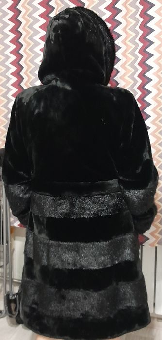 Шубка новая чер.