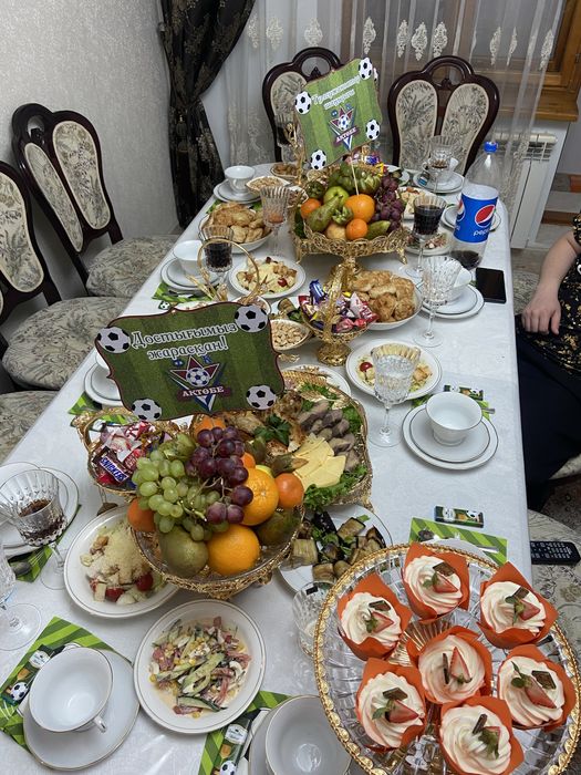 Гостиный стол, Итальянский стол со стуляьми