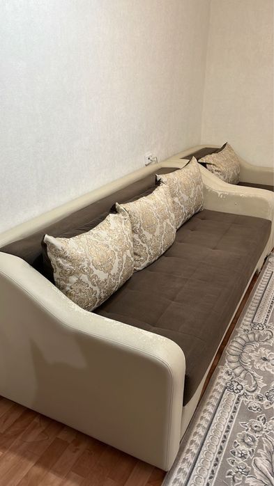 Диван с креслом