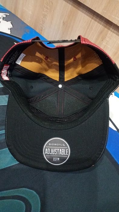 Мъжки лятни шапки Дедпул/Deadpool и метална табела