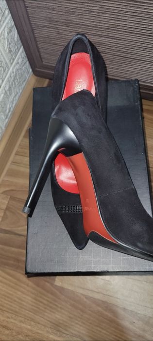 Женская обувь. Туфли