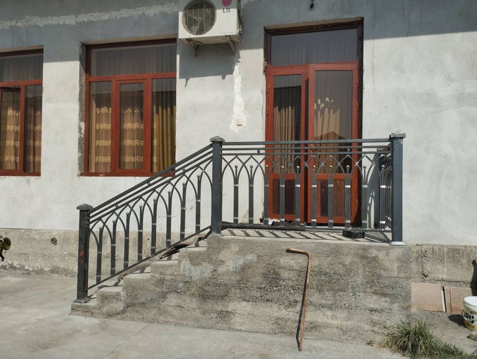 Перила из метала, нержавейки и стекла